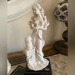 Giuseppe Armani , Lady with the Doves. Missing dove on pedestal.